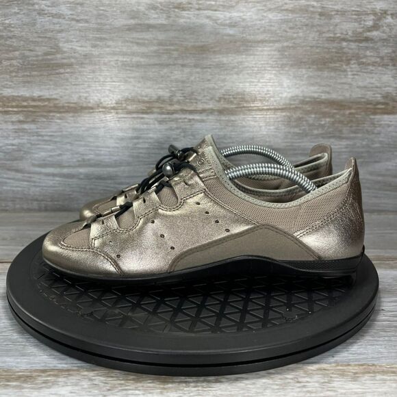 Ecco Women's Bluma Toggle Metallic Leather Sneakers Size EE 36 US 5.5 - Picture 1 of 9